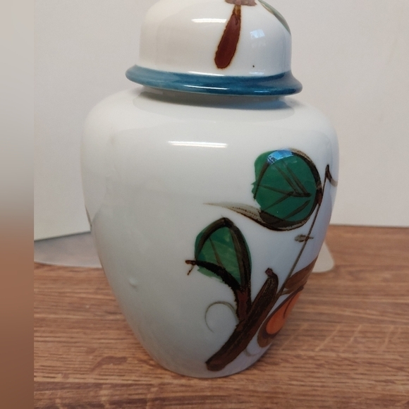 Vintage* Oriental Hand-painted Porcelain Ginger Jar - Picture 2 of 10